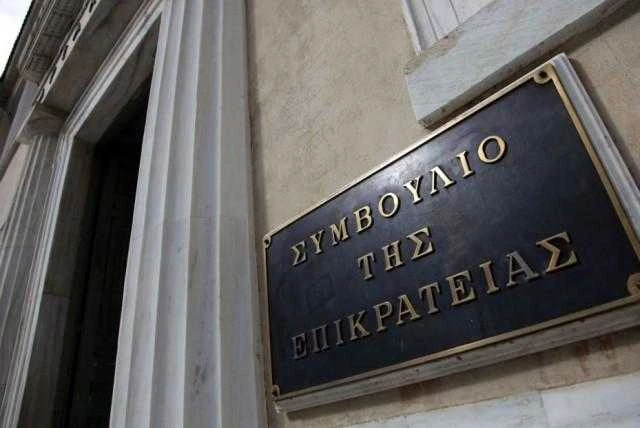 ΣτΕ: Νεκρός 24χρονος λόγω τροχαίου σε παράνομη διαφημιστική πινακίδα -350.000 ευρώ αποζημίωση από το Δημόσιο